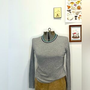 Divided grey stretchy crew neck